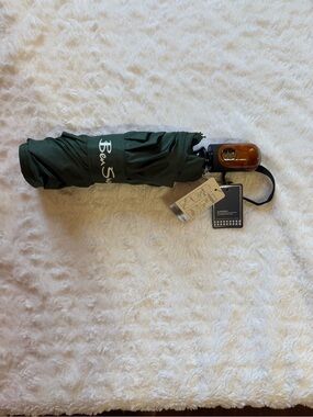 Ben Sherman Green Folding Umbrella with Wood-Look Handle